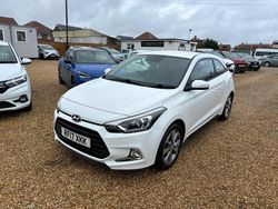 White Used 2017 Hyundai i20 SE Coupe | £7,495 (Fair price)