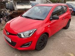 Red Used 2014 Hyundai i20 Classic Hatchback | £1,095 (Good price)