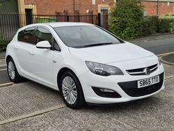 White Used 2015 Vauxhall Astra Excite Hatchback | £6,295 (Fair price)