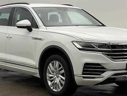 White Used 2019 VW Touareg SEL SUV | £25,900 (Fair price)