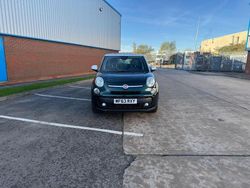 Green/white Used 2013 Fiat 500L Lounge MPV | £2,499 (Fair price)