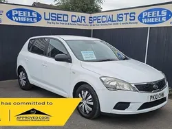 White Used 2010 Kia Ceed 4 Hatchback | £2,675 (Fair price)