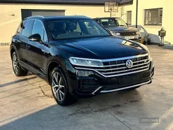 Black Used 2019 VW Touareg R-line SUV | £25,995 (Fair price)