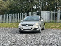 Silver Used 2009 Vauxhall Astra Hatchback | £1,000 (Fair price)