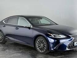 Used 2021 Lexus ES300H Sedan | £32,250 (Expensive)