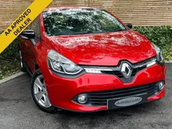 Red Used 2015 Renault Clio IV Dynamique Hatchback | £7,685 (Fair price)