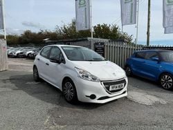 White Used 2014 Peugeot 208 Access Hatchback | £3,495 (Good price)