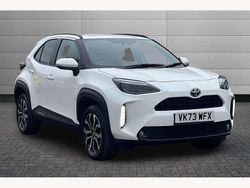 White Used 2023 Toyota Yaris Hybrid Design SUV | £21,999 (Fair price)