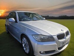 Silver Used 2009 BMW 320 Sedan | £1,990 (Fair price)