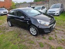 Black Used 2014 Kia Rio Hatchback | £3,990 (Fair price)