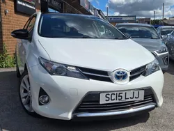 White Used 2015 Toyota Auris Hybrid Hatchback | £7,895 (Fair price)