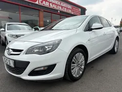 White Used 2015 Vauxhall Astra Excite Hatchback | £5,490 (Good price)
