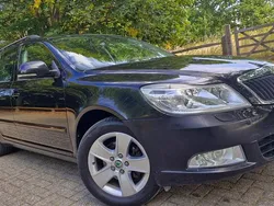 Black Used 2010 Skoda Octavia Elegance Estate | £4,520 (Fair price)