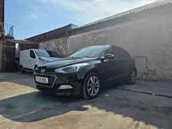 Black Used 2016 Hyundai i20 Premium SE Hatchback | £5,900 (Fair price)