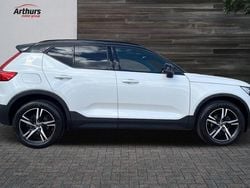 White Used 2020 Volvo XC40 R-Design SUV | £21,981 (Fair price)