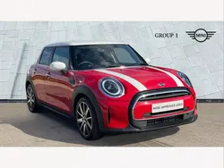 Chili red Used 2022 Mini Cooper Classic Hatchback | £18,395 (Fair price)