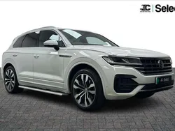 White Used 2019 VW Touareg R-line SUV | £29,800 (Fair price)