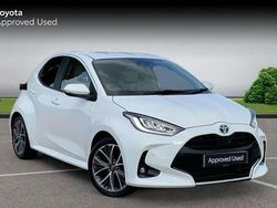 Pure white Used 2022 Toyota Yaris Hybrid Hatchback | £19,339 (Fair price)