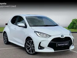 Pure white Used 2022 Toyota Yaris Hybrid Hatchback | £19,339 (Fair price)