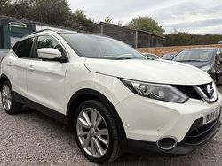 White Used 2014 Nissan Qashqai Tekna SUV | £8,295 (Fair price)