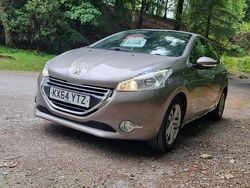 Grey Used 2014 Peugeot 208 Allure Hatchback | £3,450 (Good price)