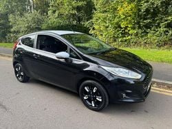 Black Used 2015 Ford Fiesta Zetec Hatchback | £3,885 (Good price)