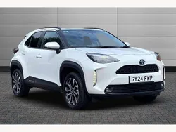 White Used 2024 Toyota Yaris Cross Design SUV | £22,850 (Fair price)