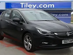 Black Used 2017 Vauxhall Astra SRi Hatchback | £6,990 (Fair price)