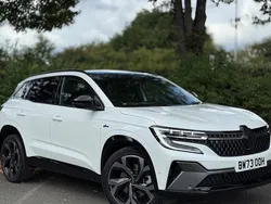 White Used 2024 Renault Austral Iconic Esprit Alpine SUV | £27,944 (Fair price)