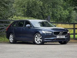 Blue Used 2018 Volvo V90 Momentum Estate | £15,750 (Fair price)