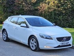 White Used 2013 Volvo V40 SE Estate | £6,478 (Fair price)