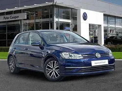 Blue Used 2018 VW Golf VII SE Hatchback | £13,991 (Fair price)