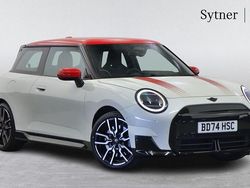 White Used 2024 Mini Cooper SE Hatch Hatchback | £28,000