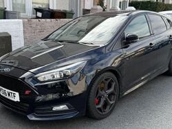 Black Used 2016 Ford Focus ST Hatchback | £12,995 (Fair price)