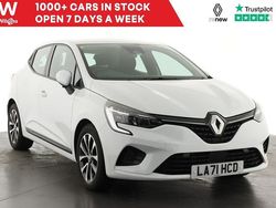 White Used 2021 Renault Clio V Iconic Hatchback | £14,499 (Fair price)