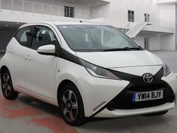 White Used 2014 Toyota Aygo X-play Hatchback | £4,695 (Fair price)