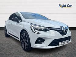 Glacier white Used 2023 Renault Clio V Techno Hatchback | £13,999 (Fair price)