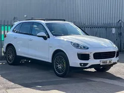 White Used 2016 Porsche Cayenne Platinum Edition SUV | £21,995 (Fair price)