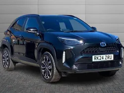 Eclipse black Used 2024 Toyota Yaris Cross Design SUV | £23,250 (Fair price)