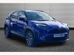 Juniper blue Used 2025 Toyota Yaris Hybrid Design SUV | £23,350 (Fair price)