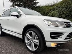 White Used 2015 VW Touareg R-line SUV | £15,995 (A bit pricey)