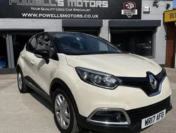 Cream/black Used 2017 Renault Captur Dynamique SUV | £5,495 (Fair price)