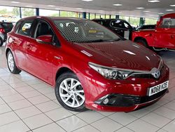 Red Used 2018 Toyota Auris Hybrid Hatchback | £13,489 (Fair price)