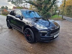Black Used 2022 Porsche Macan SUV | £54,950 (Fair price)