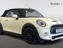 White Used 2019 Mini Cooper S Classic Hatchback | £16,500 (Fair price)