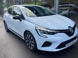 White Used 2022 Renault Clio V Evolution Hatchback | £13,499 (Good price)