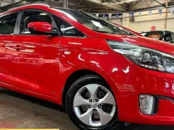 Red Used 2015 Kia Carens 2 MPV | £4,495 (Good price)