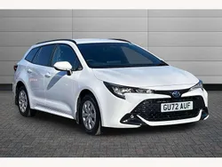 White Used 2023 Toyota Corolla | £21,000 (Fair price)