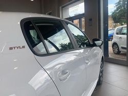 New 2025 Peugeot 208 Style Hatchback | £19,409 (Fair price)