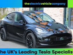 Black Used 2024 Tesla Model Y Long Range AWD SUV | £31,995 (Fair price)